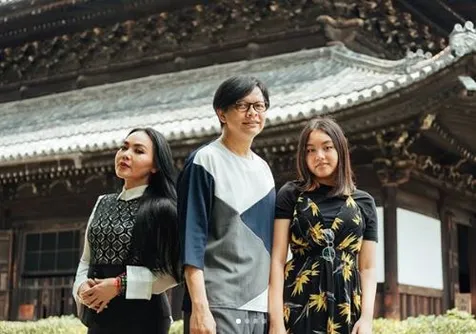 Ganteng Sendiri di Rumah