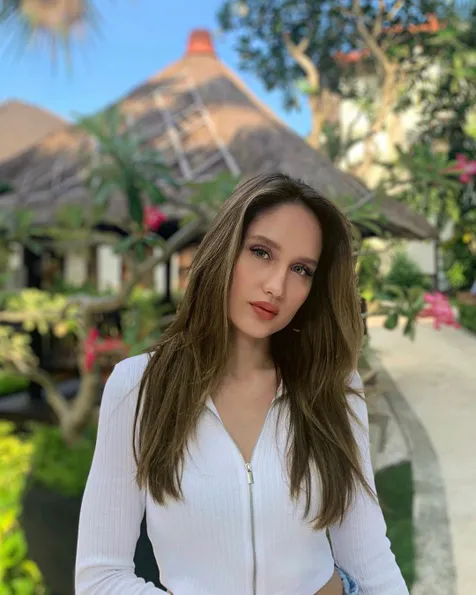 Cinta Laura