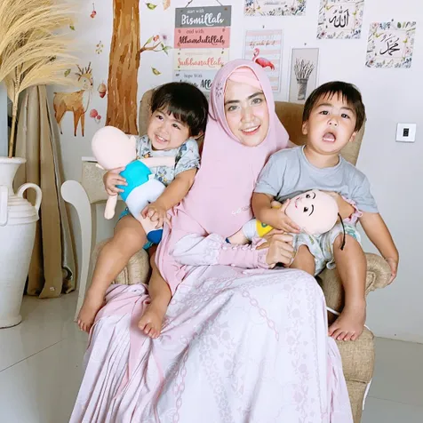 Ustaz Solmed dan April Jasmine