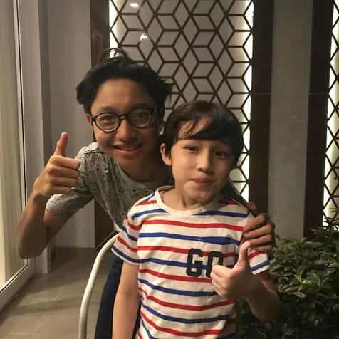 Terlihat Akrab