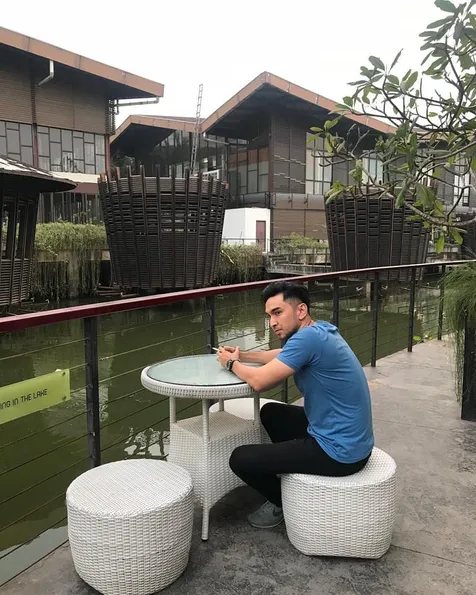 Dikabarkan Dekat dengan Chika Jessica, Ini 7 Potret Amec Aris Eks Drummer Lyla yang Kini Jadi Aktor FTV