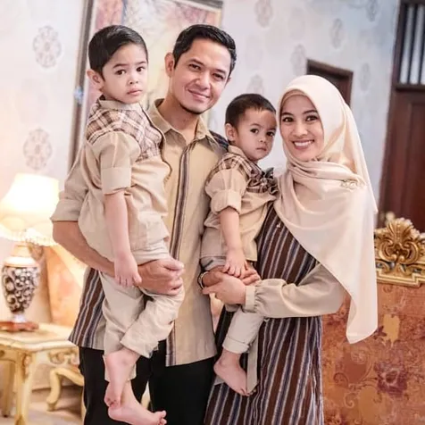 Keluarga Dude Harlino