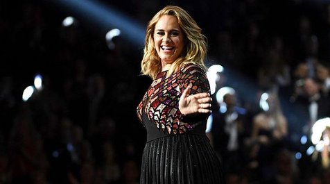 Adele tampil memukau Grammy Awards 2017 dengan hit single Hello © instagram.com/noticiaaldia