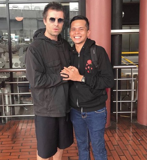 Berjuang keras, Adjis akhirnya berhasil foto bareng Liam! © instagram.com/adjisdoaibu