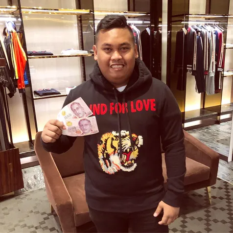 Punya Rumah dan Koleksi Mobil Mewah