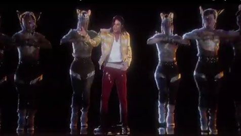 Aksi Michael Jackson hologram di atas panggung @ youtube.com