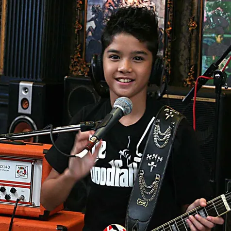 Menapak Karir Bersama Lucky Laki