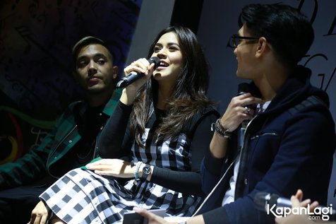 Bentuk support Raisa untuk Afgan/©KapanLagi.com®/Agus Apriyanto