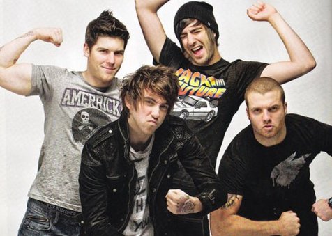 Tenaang, All Time Low bukan akan berkelahi kok! @favim.com