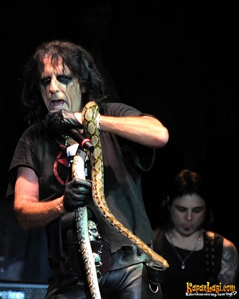 Alice Cooper terbiasa menantang maut ©splashnews