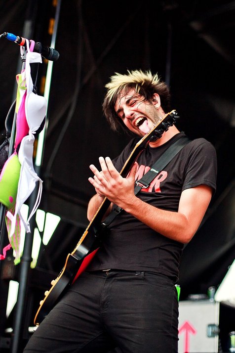 All Time Low tampil menggebrak. ©wp.com 