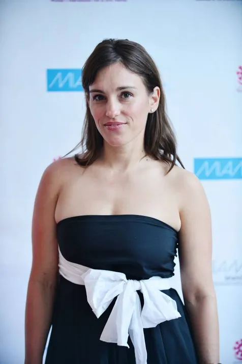 Amy Jo Johnson Sebagai Ranger Merah Muda