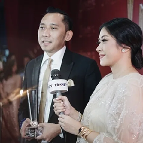Bertetapan Ultah Pernikahan