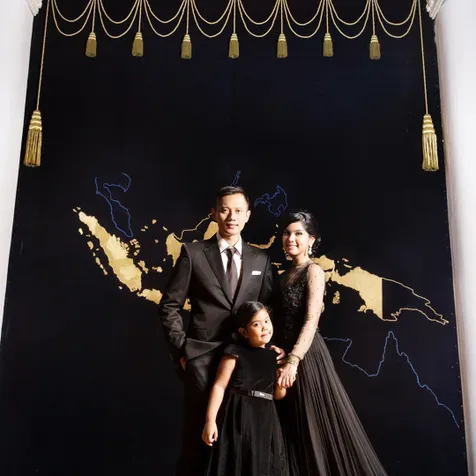 Foto Penuh Kenangan