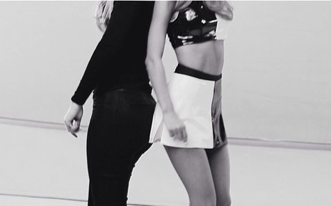 Ariana Grande berpose bersama Iggy Azalea/Instagram©