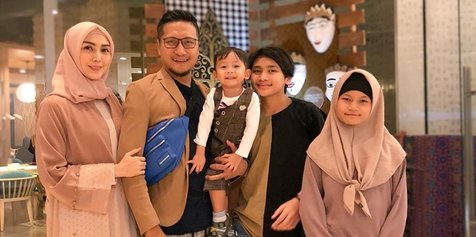 25 Selebriti Indonesia Yang Kerap Bikin Caption Keren Di Instagram ...