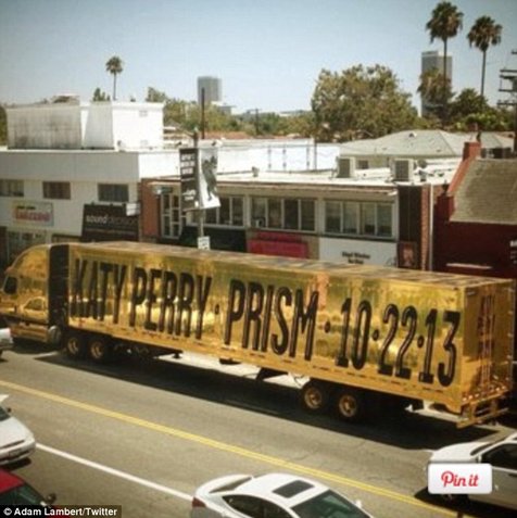 Truk promo Katy Perry - PRISM Foto: Twitter Adam Lambert