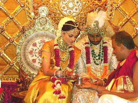 Pernikahan Aishwarya dan Abhishek berlangsung dengan meriah ©pinkvilla