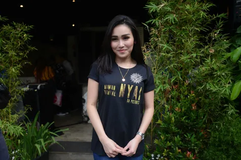 Gambar dari Video Klip Lagu Baru Dibilang Mirip Ariana Grande, Ini Pendapat Ayu Ting Ting » ayu ting ting 20181101 003 bayu ayu ting ting 20181101 003 bayu » Video Klip Lagu Baru Dibilang Mirip Ariana Grande, Ini Pendapat Ayu Ting Ting