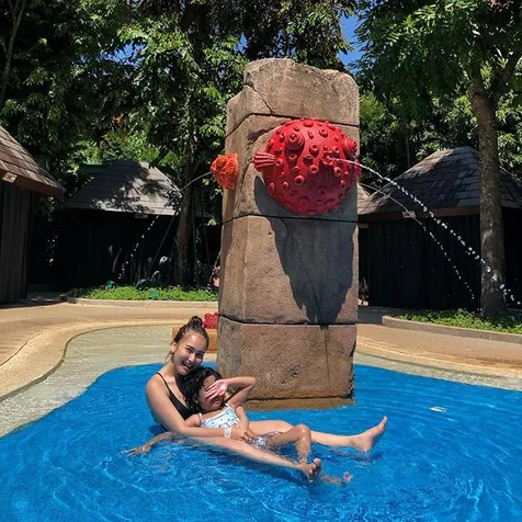 Tak Ada Masalah Berenang Pakai Bikini