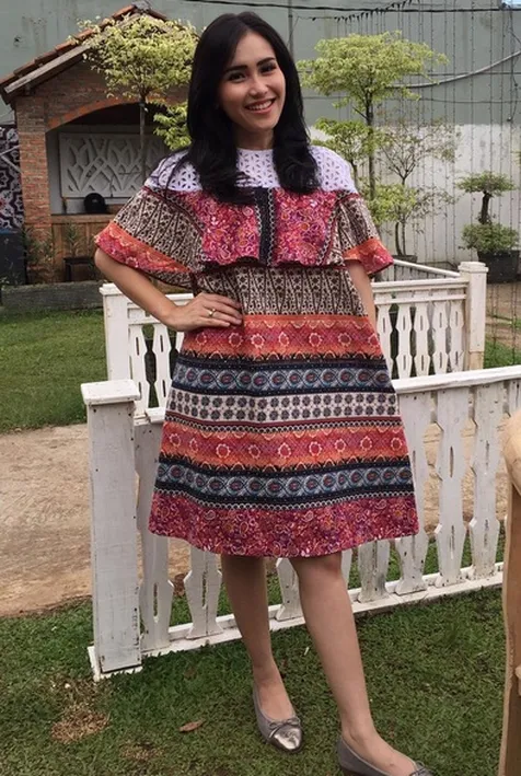 Ayu Ting Ting selalu hadir dengan penampilannya yang manis dan simple. /©instagram.com/ayutingting92