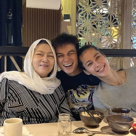 Dekat dengan Paula