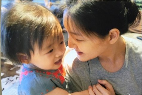 Pesan Cinta Barbie Hsu Untuk Sang Putri Menyentuh Hati Banget Kapanlagi Com