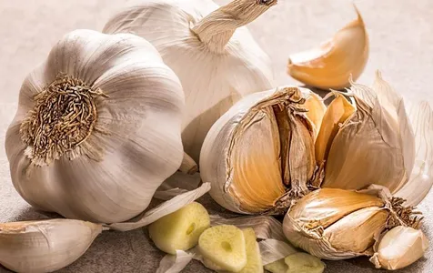 Konsumsi Bawang Putih Mentah