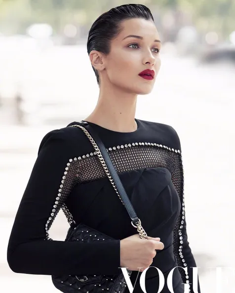 Stylish dan edgy, Bella cantik banget deh ya? ;) © Vogue China