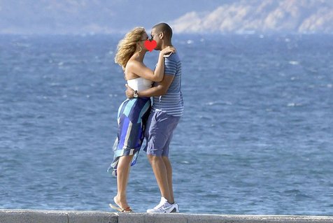 Foto Liburan Romantis Beyonce Jay Z Tertangkap Ciuman Mesra Kapanlagi Com