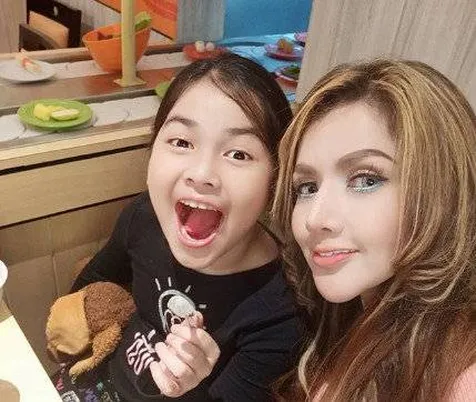 4 Anak Selebriti Ini 'Malu' Dengan Orangtuanya, Mulai Dari Orangtuanya Genit Hingga Halu!
