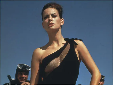 Domino Derval (Claudine Auger)