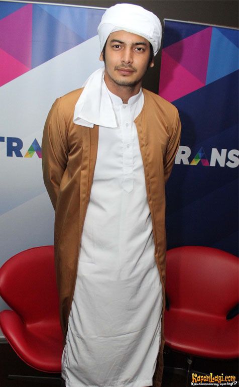 Boy Hamzah dengan kostum walinya @ Kapanlagi.com®/Budy Santoso