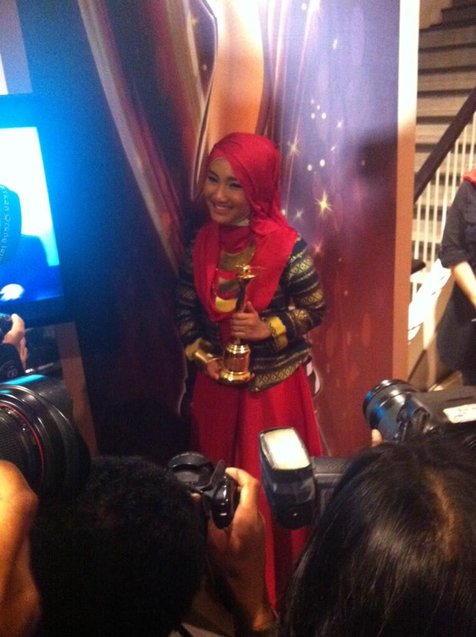 Selain jadi performer, Fatin juga berhasil gondol penghargaan artis solo pop wanita terbaik @twitter.com