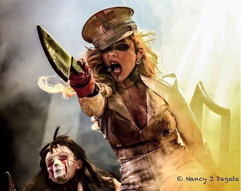 Maria Brink, salah satu primadona di dunia musik metal © Instagram.com