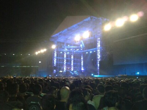 Suasana penonton konser Metallica. ©KapanLagi.com®