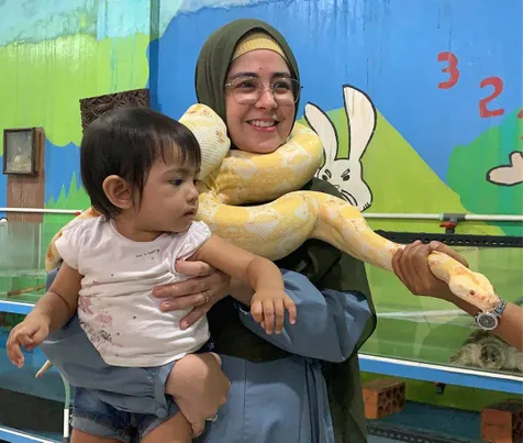 Karena Bros yang Dipakai Risty Tagor