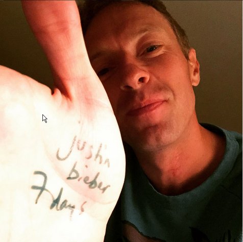 Chris Martin berpose untuk promosi What Do You Mean - JB © Instagram.com/JustinBieber