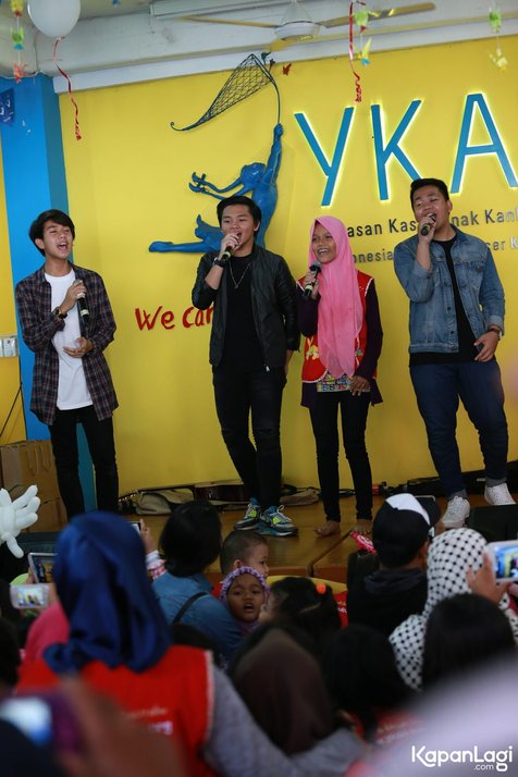 CJR tampil di hadapan anak-anak penderita kanker. ©KapanLagi.com/Agus Apriyanto