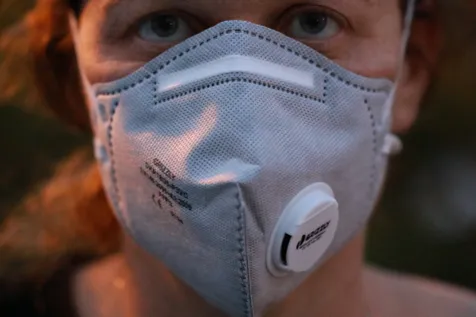 Menggunakan Masker Ketika Sakit