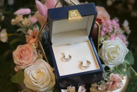 Sepasang Cincin Kawin