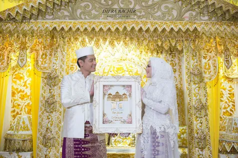 Roger Danuarta dan Cut Meyriska Saling Menatap Bahagia
