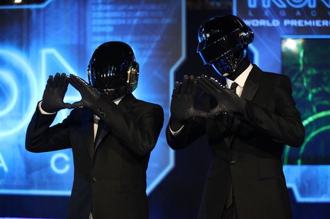 Daft Punk jarang bawakan Get Lucky swcara live