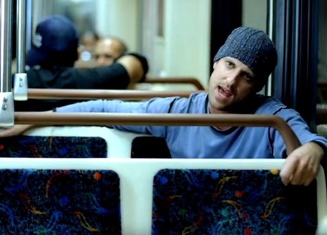 Daniel Powter, sukses menggebrak industri musik lewat hits single-nya yang berjudul Bad Day © Metro.co.uk/YouTube