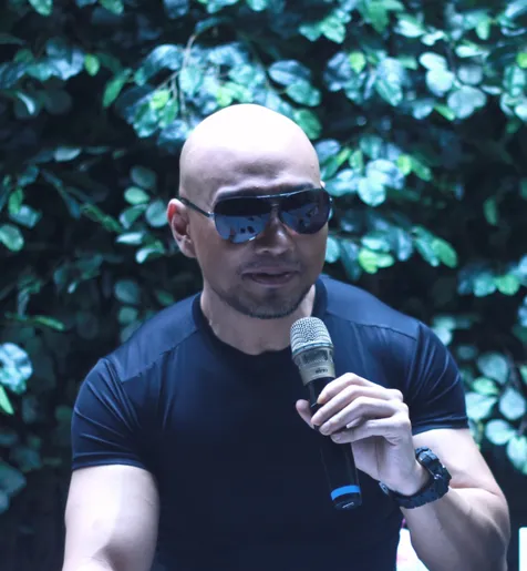Deddy Corbuzier mencoba terjun ke dunia tarik suara © KapanLagi.com/Fikri Alfi Rosiyadi