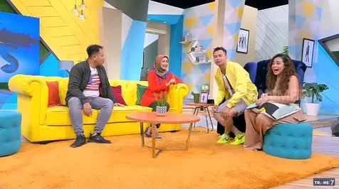 Desy Ratnasari Tengah Sendiri