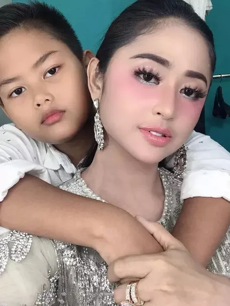 Dewi Perssik