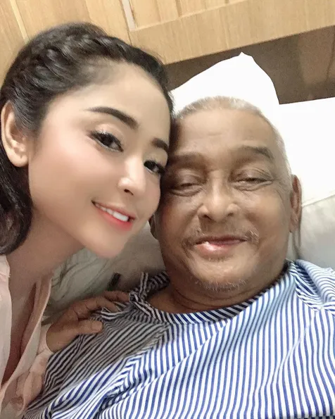 Dewi Perssik Akan Lakukan Apapun demi Sang Almarhum