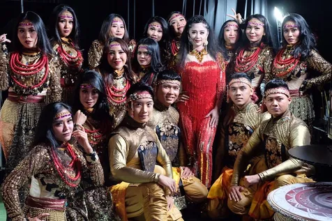 Berbusana Serba Merah Dewi Perssik Panaskan Panggung LIDA 2020