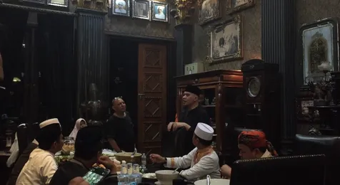 Menolak Dikatakan Lebih Religius